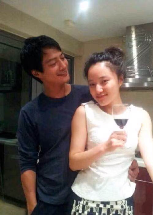 Sau khi kết hôn, Châu Tấn tiếp tục hoạt động nghệ thuật ở Trung Quốc trong khi Cao Thánh Viễn thường xuyên ở Mỹ, chỉ thỉnh thoảng về Trung Quốc. Ảnh: Weibo