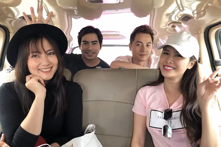 2 cặp vợ chồng sao Việt Ngọc Lan - Thanh Bình và Đăng Khôi - Thủy Anh cùng đi du lịch.