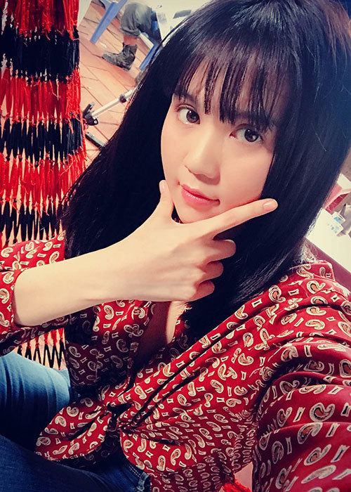 Ngọc Trinh chia sẻ triết lý ngoảnh mặt làm ngơ, bơ đi mà sống.