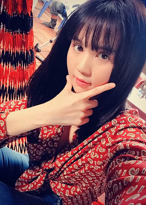 Ngọc Trinh chia sẻ triết lý ngoảnh mặt làm ngơ, bơ đi mà sống.