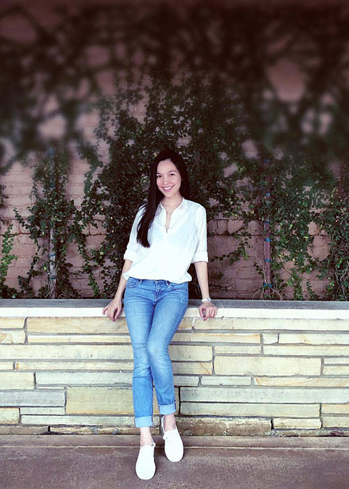 Hiền Thục tâm sự: "Si tâm tuyệt đối là giới hạn không tưởng để hình dung. Những người đầy kiêu hãnh như chúng ta, khó thể nói ta cần ai mãi mãi".