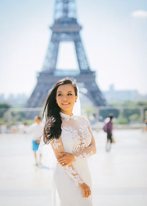 Lý Thanh Thảo thực hiện được ước mơ đặt chân đến tháp Eiffel.