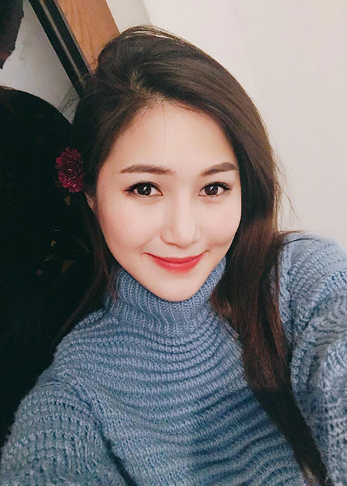 Hương Tràm khen Văn Toàn xuất sắc và thấy xót khi Quang Hải bị thương.