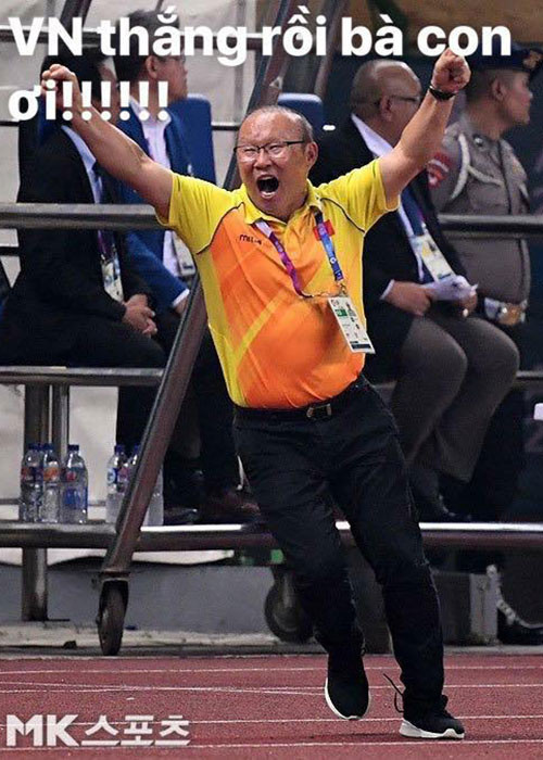 Không chỉ Hoài Linh, Hari Won cũng phát cuồng vì HLV Park Hang-seo. Cô đăng hình ảnh tự chế người thuyền trưởng của Olympic Việt Nam.