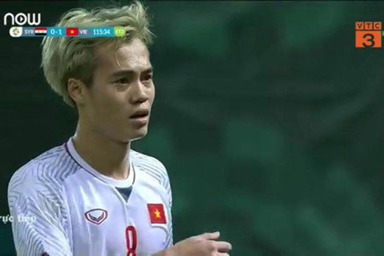 Hà Hương "Phía trước là bầu trời" chia sẻ status hài hước trước chiến thắng của Olympic Việt Nam: "Em có ngại Syria đâu, em còn đang sợ sắp vô địch đây này".