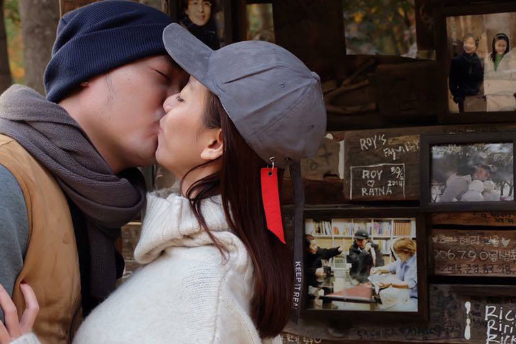 Fans ghen tỵ trước những hình ảnh vợ chồng Tiến Luật ngọt ngào bên nhau.