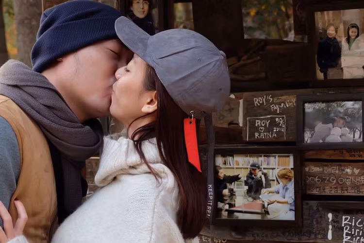 Fans ghen tỵ trước những hình ảnh vợ chồng Tiến Luật ngọt ngào bên nhau.