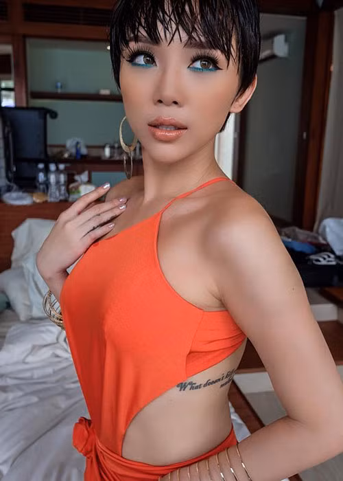 Tóc Tiên cắt tóc ngắn cá tính, có những hình xăm táo bạo. Ảnh: FBNV