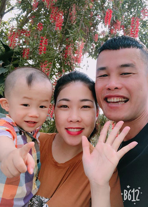 Hình ảnh tổ ấm hạnh phúc của Hiệp Gà bên vợ và con trai trước ồn ào.