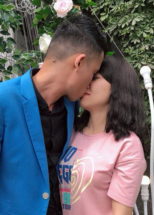 Diệu Thúy kém Hiệp Gà 12 tuổi và là người vợ thứ ba của anh.