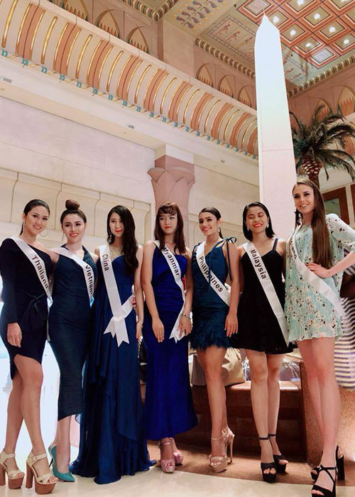 Để lộ tiếng Anh yếu kém, Thư Dung vẫn đoạt danh hiệu Á hậu 2 cuộc thi Hoa hậu Du lịch Sinh thái Quốc tế 2018 khiến nhiều người bất ngờ. Ảnh: FBNV