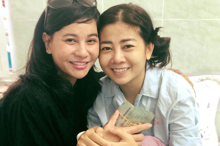 Theo lời Ốc Thanh Vân, Mai Phương vẫn phải chi trả chi phí thuốc và điều trị bệnh chứ chưa có việc Mai Phương được bác sĩ tặng thuốc. Ảnh: FBNV