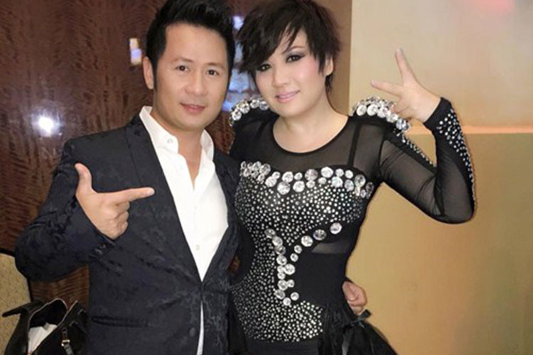 Gặp nhau tại sự kiện, cặp đôi một thời không hề né tránh nhau, thậm chí chụp ảnh thân thiết.