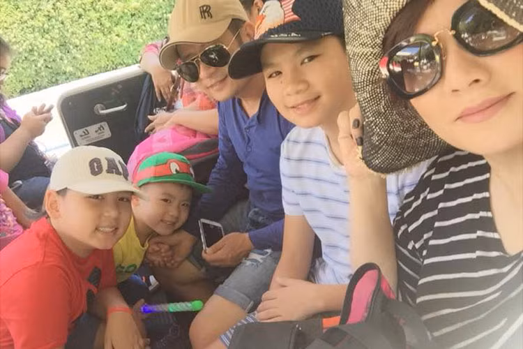 Vì các con, cặp đôi hạnh phúc một thời thường xuyên hội ngộ.