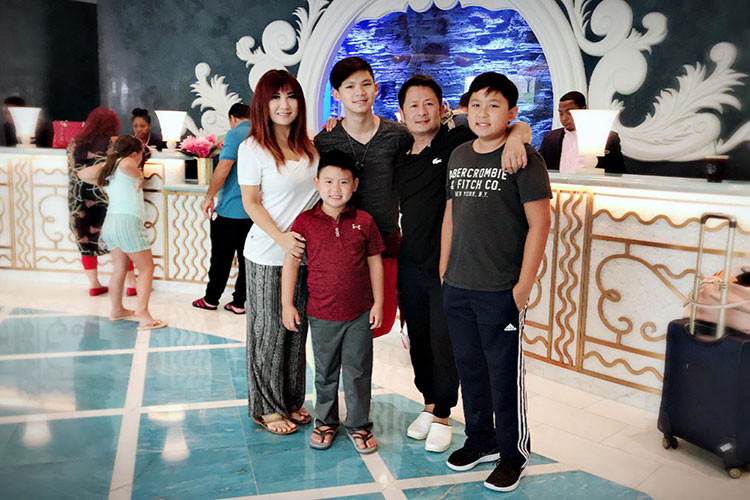 Bằng Kiều và Trizzie Phương Trinh vẫn đi du lịch cùng nhau sau nhiều năm chia tay.