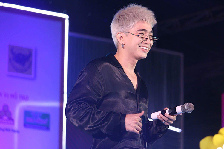 Giống như nhiều năm, năm nay, vào dịp Quốc khánh, Trung Dân tất bật chạy show.