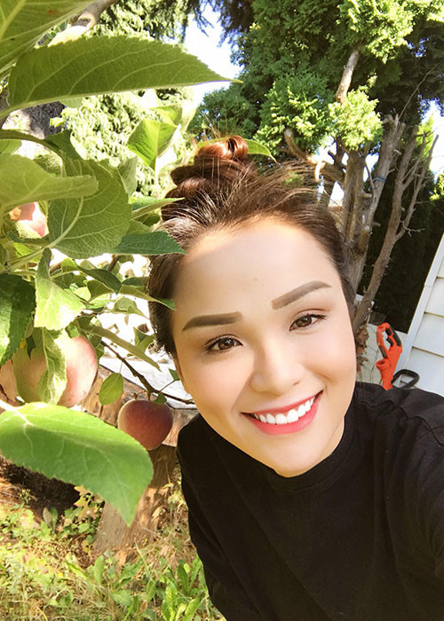 Đang có chuyến công tác ở Canada, Diễm Hương đếm từng ngày để trở về với con trai.