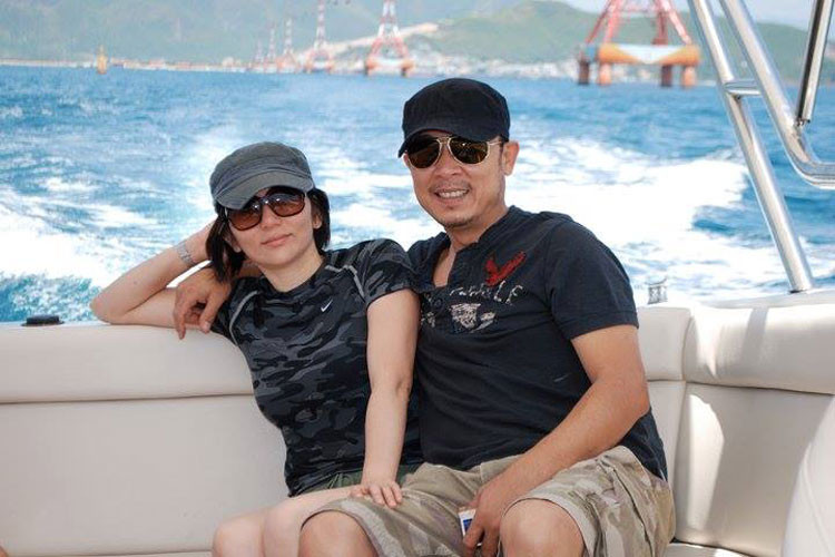 Theo Khám phá, khi Vân Sơn vừa qua Mỹ, anh gặp bà xã, cô hoàn toàn không biết anh là diễn viên. Ảnh: FBNV