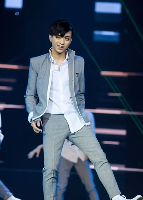 Năm 2016, Soobin ghi dấu ấn bởi khả năng sáng tác, chơi nhiều nhạc cụ, vũ đạo khi tham gia The Remix. Ảnh: Saostar