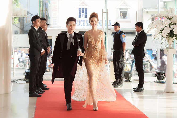 Jennifer Phạm hiện tất bật với công việc. Mới đây, cô tham gia buổi họp báo ra mắt chương trình do cô làm giám khảo.