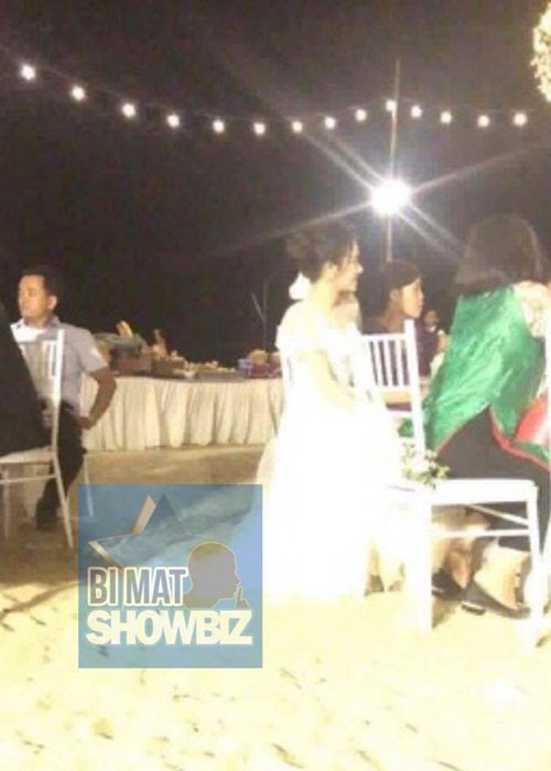 Hình ảnh hiếm hoi của Nhã Phương trong lễ đính hôn bị rò rỉ. Được biết, truyền thông không được phép tác nghiệp trong khu vực này. Phía cặp đôi cũng yêu cầu khách mời không được chụp ảnh. Ảnh: Bimatshowbiz