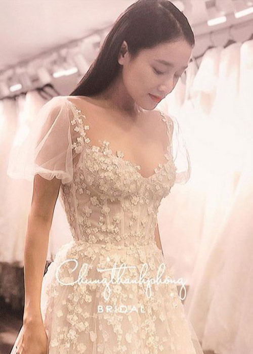 Sát giờ lễ đính hôn, NTK Chung Thanh Phong đăng tải hình ảnh Nhã Phương đẹp lộng lẫy trong buổi thử đồ cho lễ đính hôn. Ảnh: Chungthanhphong