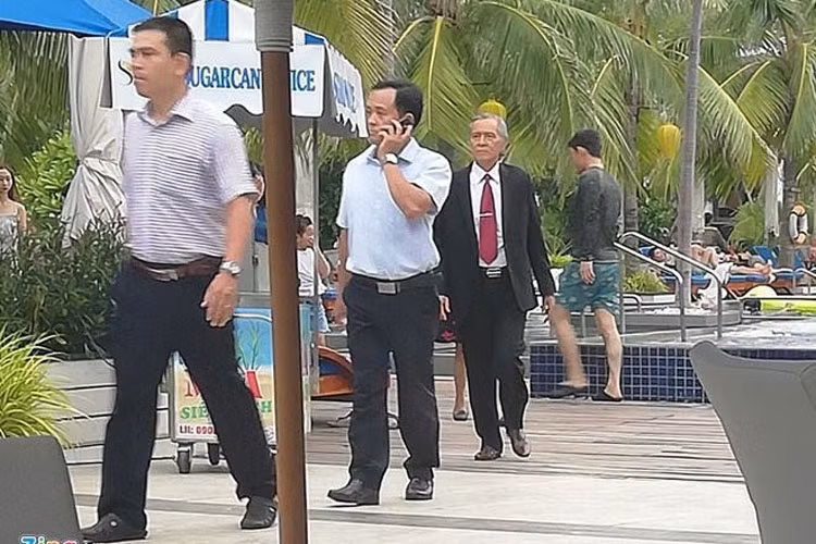 Hình ảnh bố của Trường Giang trong lễ đính hôn. Ảnh: Zing 