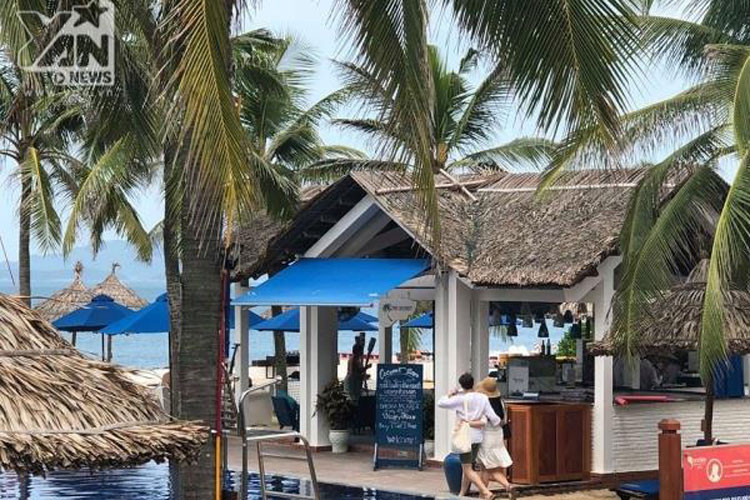 Vợ chồng em gái của Nhã Phương cũng có mặt trong ngày vui của chị. Ảnh: Yan