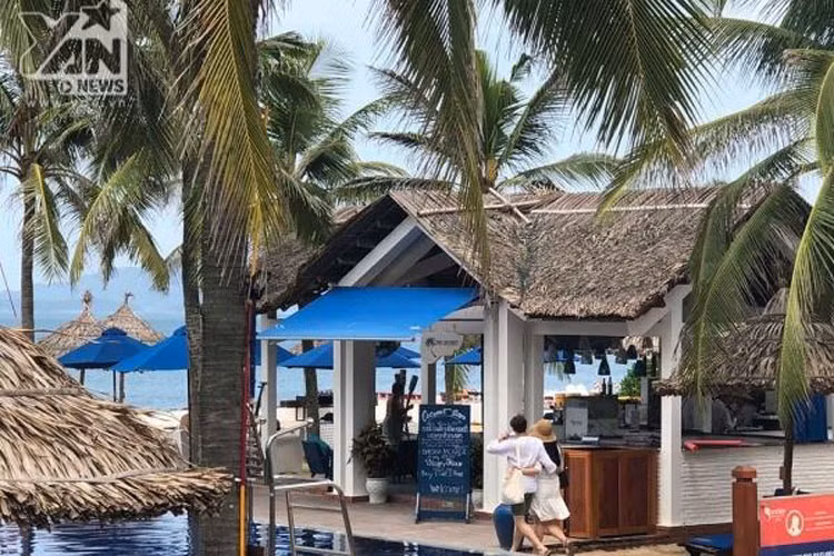 Vợ chồng em gái của Nhã Phương cũng có mặt trong ngày vui của chị. Ảnh: Yan