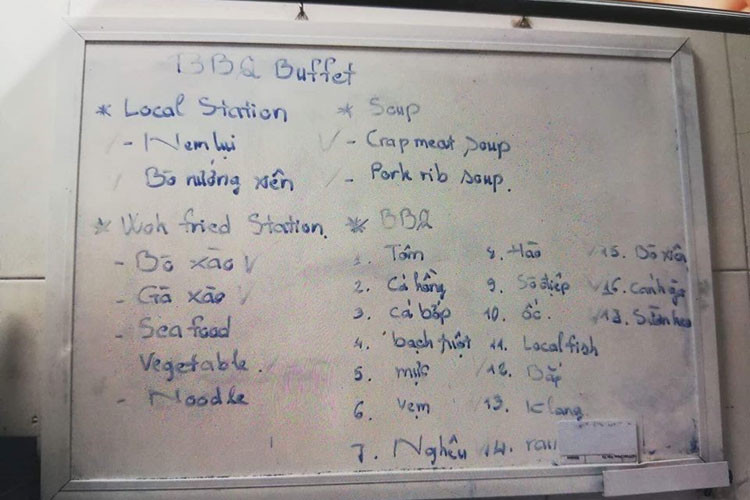 Theo Zing, Trường Giang và Nhã Phương đã chọn thực đơn truyền thống để phù hợp với gia đình, họ hàng. Ảnh: Zing