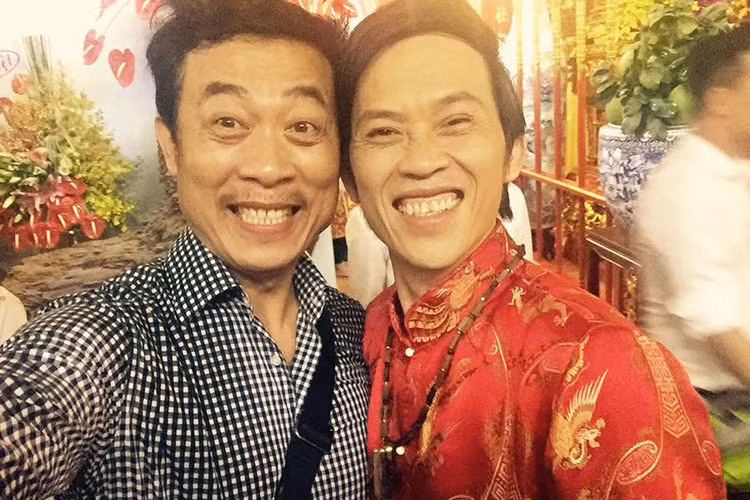 Trên trang cá nhân, Vân Sơn chia sẻ không ít hình ảnh thân thiết bên Hoài Linh. Ảnh: FBNV