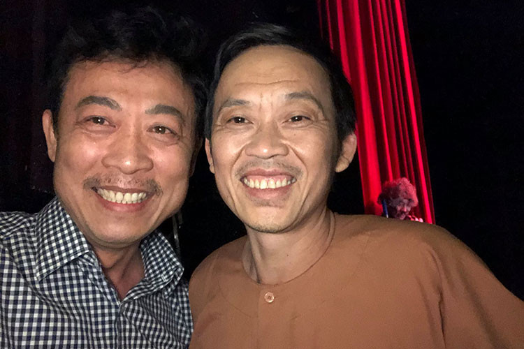 Vân Sơn và Hoài Linh hiện đều về Việt Nam hoạt động nghệ thuật. Ảnh: FBNV