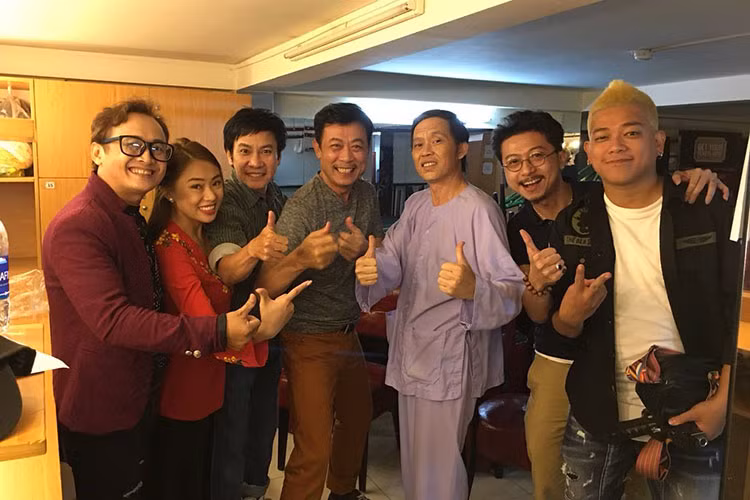 Từng vướng tin đồn không nhìn mặt Hoài Linh, Vân Sơn lên tiếng phủ nhận. Ảnh: FBNV