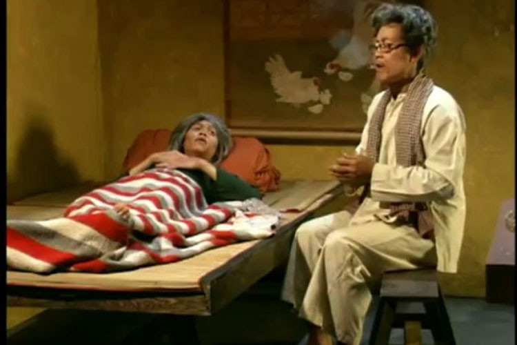 Hoài Linh hợp tác với Vân Sơn từ DVD Vân Sơn 3 đến DVD 8 mới nổi tiếng. Theo Zing, Hoài Linh còn được Vân Sơn hỗ trợ, đặt show những ngày đầu đóng kịch ở hải ngoại. Ảnh: Zing