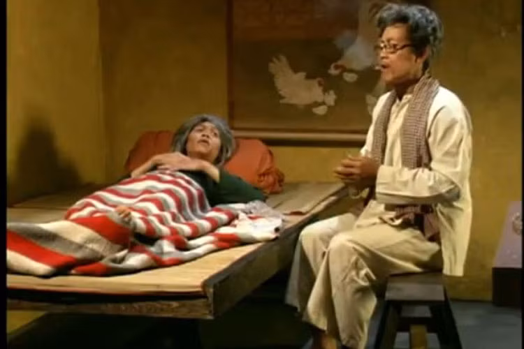 Hoài Linh hợp tác với Vân Sơn từ DVD Vân Sơn 3 đến DVD 8 mới nổi tiếng. Theo Zing, Hoài Linh còn được Vân Sơn hỗ trợ, đặt show những ngày đầu đóng kịch ở hải ngoại. Ảnh: Zing