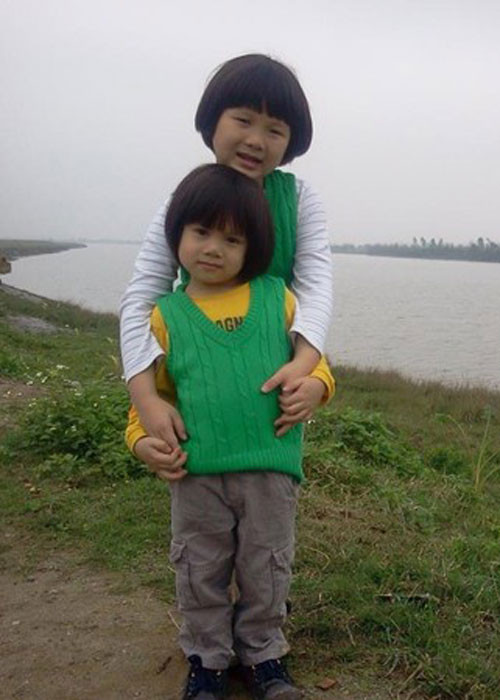 Năm 31 tuổi, Bạch Dương sinh con trai đầu lòng, tiếp đó cô sinh thêm một bé trai và một bé gái. Ảnh: Pose