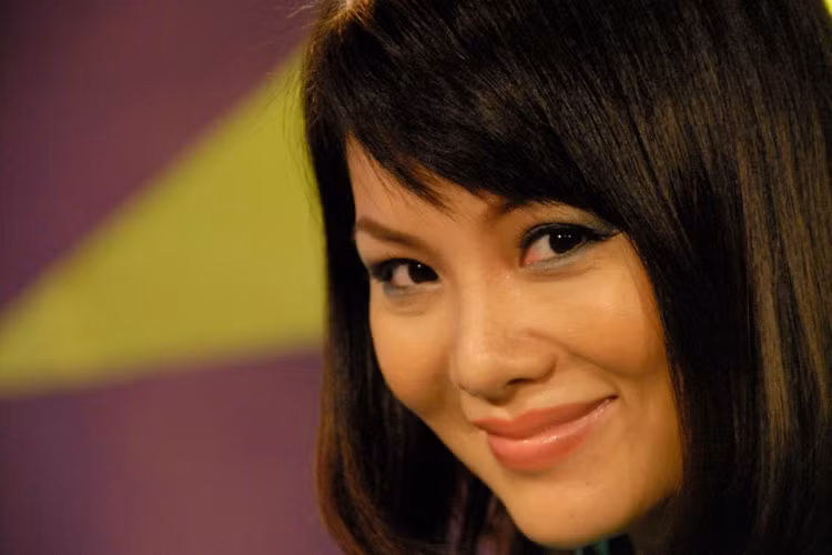 Sau khi đi làm, Bạch Dương và ông xã gặp lại nhau rồi yêu và đám cưới sau 2 năm hẹn hò. Ảnh: FBNV