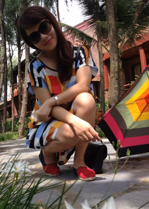 Trong lần hiếm hoi chia sẻ về chồng, nữ MC "Hành trình văn hóa" cho hay người bạn đời luôn biết tôn trọng công việc làm truyền hình của cô. Ảnh: FBNV