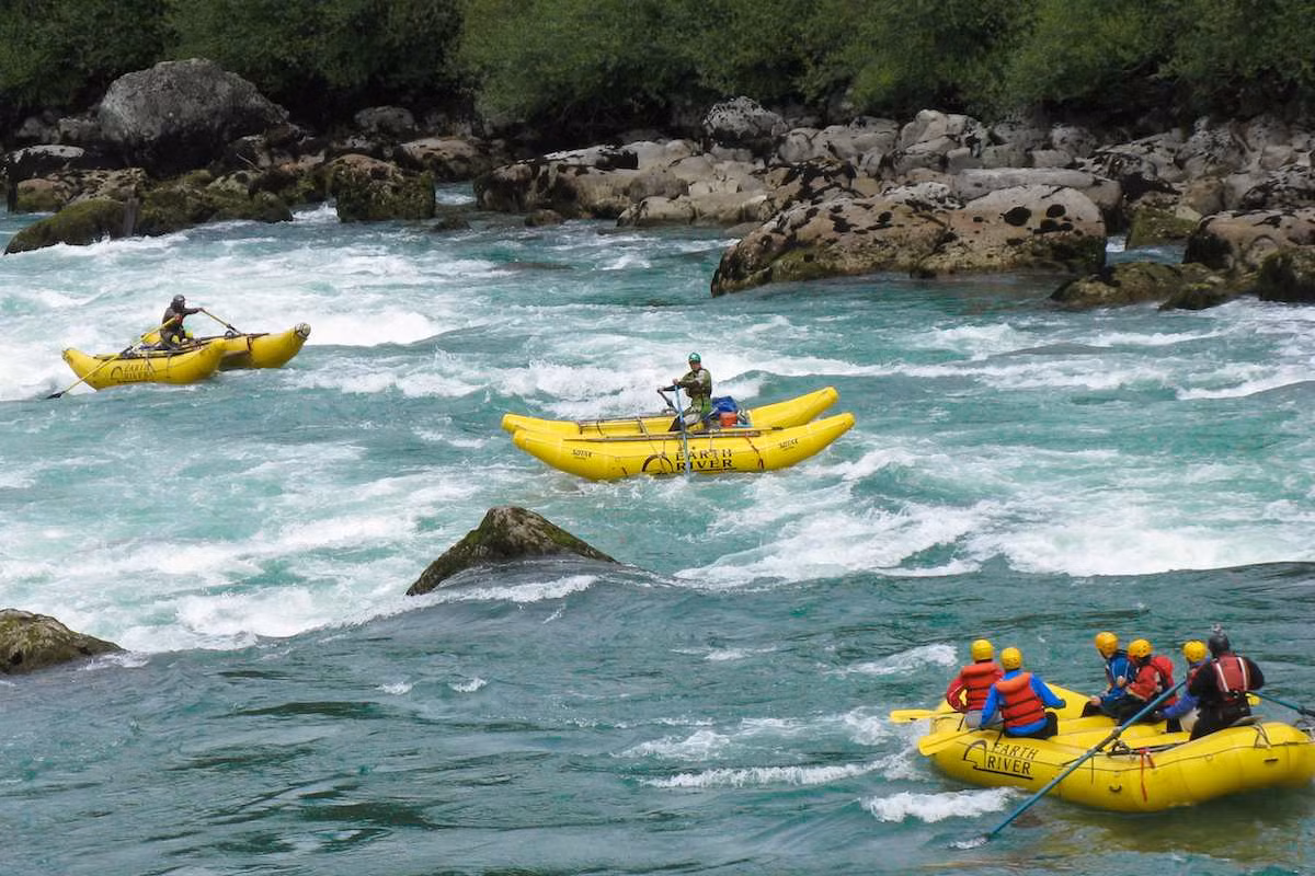 Sông Futaleufu ở Chile không chỉ thu hút khách trong việc chèo thuyền, mà còn độc đáo ở cả việc cắm trại. Trong thời gian nghỉ giải lao khi đi bè trên sông dài, bạn có thể tham gia cưỡi ngựa, leo núi hoặc đi bộ.