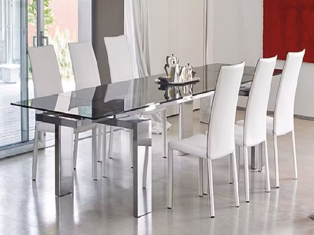 Nếu sử dụng làm bàn ăn sẽ nhanh chóng hấp thu năng lượng cơ thể người sau bữa ăn, gây bất lợi cho sức khỏe của các thành viên trong gia đình. Ảnh: Home Decorating Ideas.