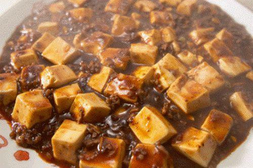 Đậu phụ thối có mùi thum thủm giống như mùi bắp cải hay phân bón mục rữa. Ảnh: Đời sống pháp luật.