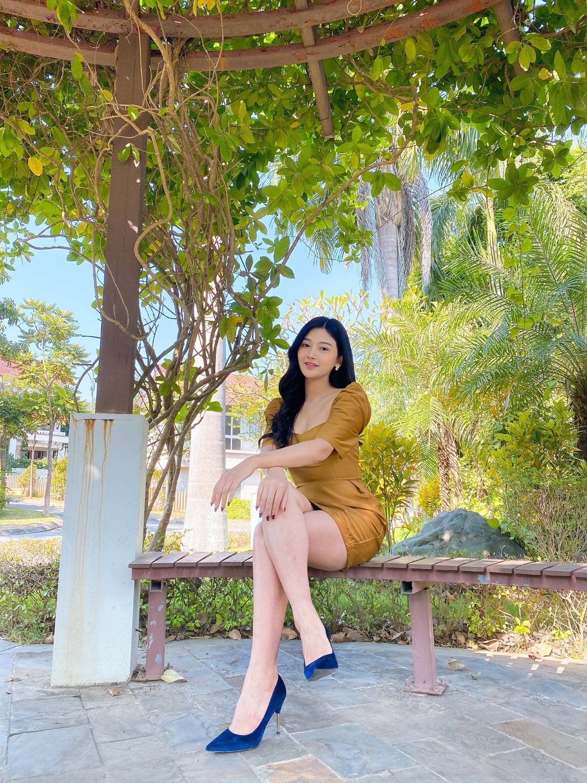 Sở hữu gương mặt lạnh lùng, kiêu kỳ cùng một chất giọng đanh đá, có lẽ vì thế nên Kiều Yến Ngọc luôn được dành đất diễn cho các vai phản diện như cô nàng đanh đá, thậm chí nham hiểm, độc ác như cô thư ký trong loạt phim sitcom trên youtube.