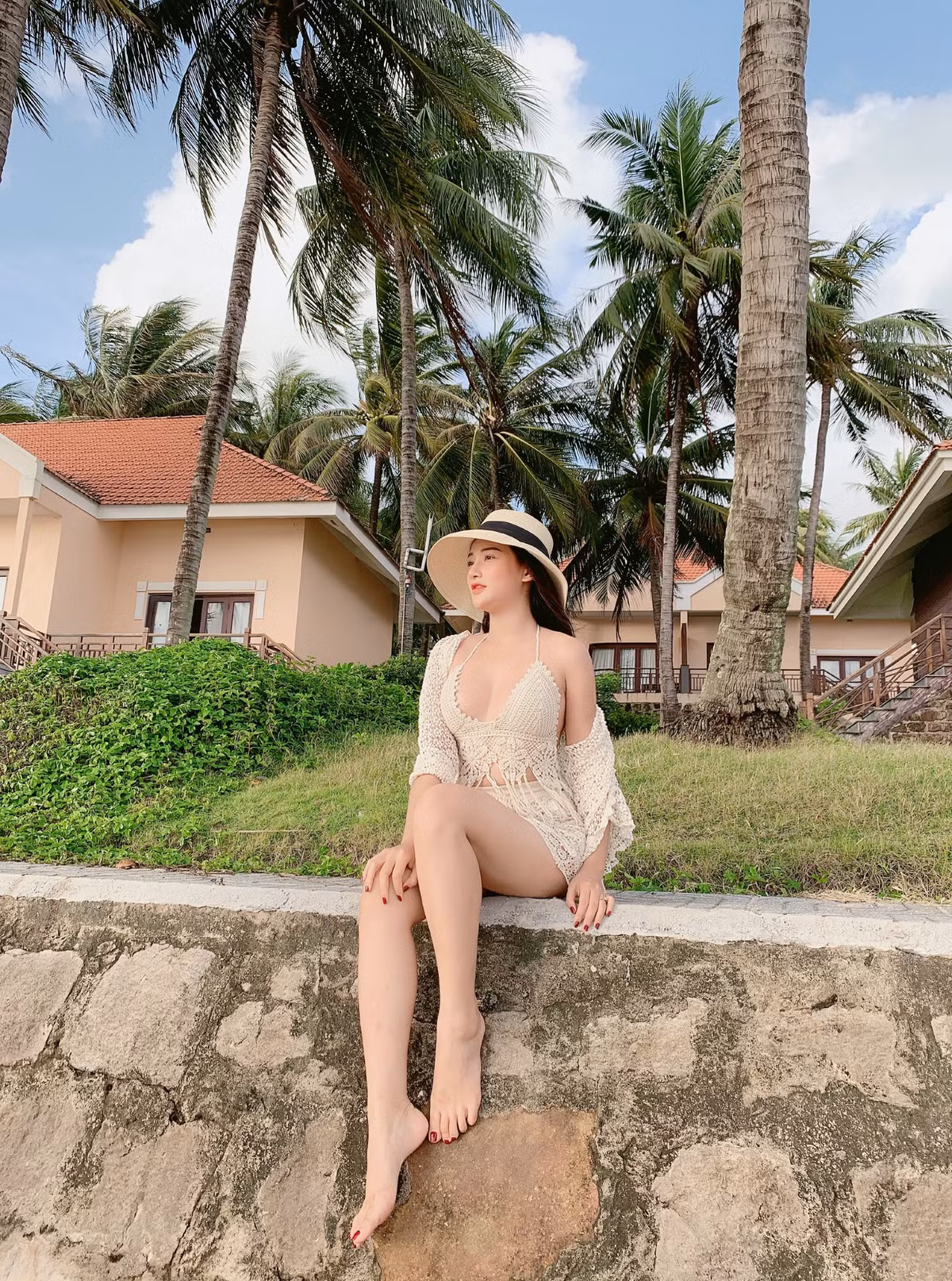 “Đảm nhận vai phải diện mình cũng gặp rất nhiều áp lực từ những lời bình luận của khán giả. Đôi khi do họ quá nhập tâm khi theo dõi cho nên có những bất bình về nhân vật mà mình đảm nhận. Khán giả càng tức giận, nghĩa là mình đã thể hiện thành công vai diễn. Với mình, đó chính là một niềm hạnh phúc”.