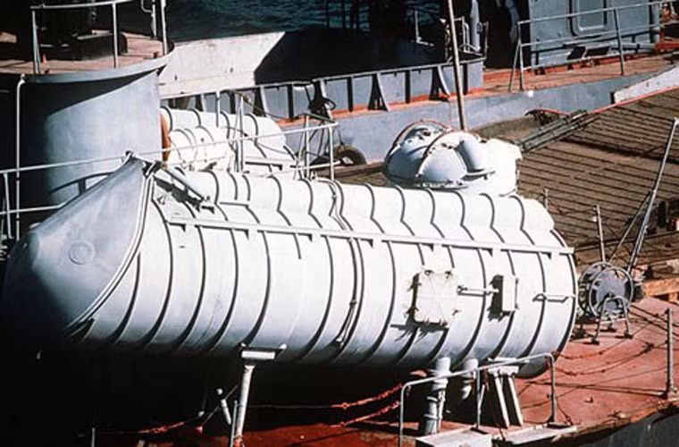 Hỏa lực của tàu tên lửa Osa II tuy được xem là lạc hậu nhưng trong chống đổ bộ nó lại rất hữu hiệu để đối phó với tàu đổ bộ lớn xoay trở chậm chạp, phòng thủ yếu ớt. Ảnh: Cận cảnh bệ phóng KT-67M chứa tên lửa hành trình chống hạm P-15U.