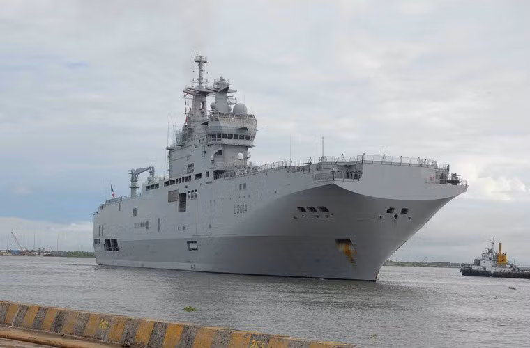 Tuy tàu có kích cỡ khổng lồ nhưng việc vận hành chỉ cần khoảng 160 người (gồm 20 sĩ quan).