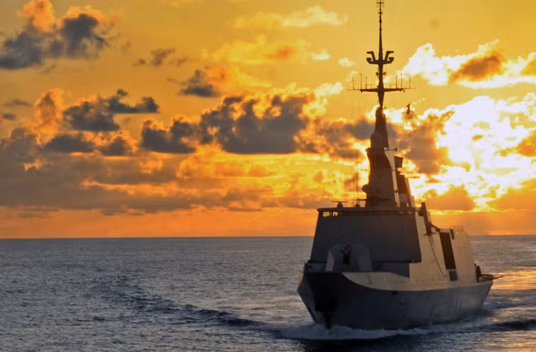 Ngoài Tonnerre, năm nay Hải quân Pháp thực hiện cuộc hành trình xuyên đại dương với tàu hộ vệ tàng hình Guepratte thế hệ mới. Đây là một trong những tàu chiến có thiết kế tàng hình nổi bật nhất trên thế giới. Ở Đông Nam Á, Singapore đã mua 6 chiếc loại này.