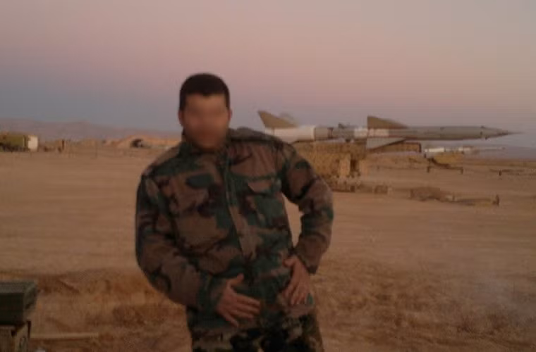 Quanh căn cứ được bố trí các trận địa tên lửa SAM-2 để phòng thủ.