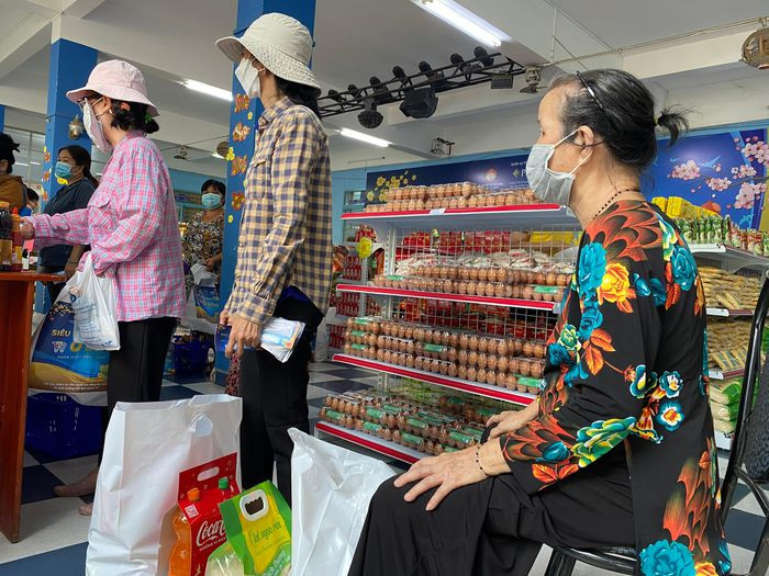 Nguoi kho khan o TP. HCM sam Tet tai Sieu thi 0 dong