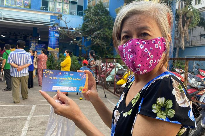 Nguoi kho khan o TP. HCM sam Tet tai Sieu thi 0 dong-Hinh-6