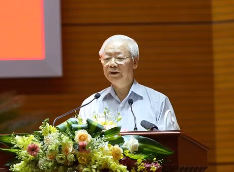  "Tiền bạc lắm làm gì, danh dự mới là điều thiêng liêng, cao quý nhất": Phát biểu tại Hội nghị toàn quốc các cơ quan nội chính triển khai thực hiện Nghị quyết Đại hội lần thứ XIII của Đảng vào ngày 15/9/2021, Tổng Bí thư Nguyễn Phú Trọng nhắc nhở: “Đời người chỉ sống có một lần, phải sống sao cho có ý nghĩa, để không phải xót xa ân hận vì những việc làm ti tiện, đớn hèn, vô liêm sỉ; tiền bạc lắm làm gì, chết có mang theo được đâu. Danh dự mới là điều thiêng liêng, cao quý nhất!"